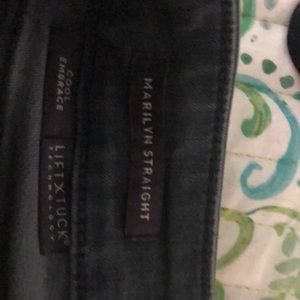 EUC NYDJ 00 petite Marilyn Straight with lift tuck technology and cool embrace.